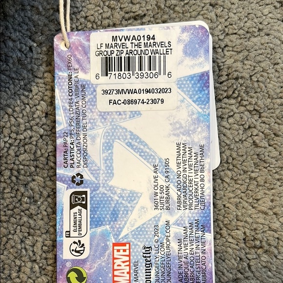 Loungefly Marvel Women's Wallet with Marvel Design NWT Glow in the Dark - Picture 10 of 12